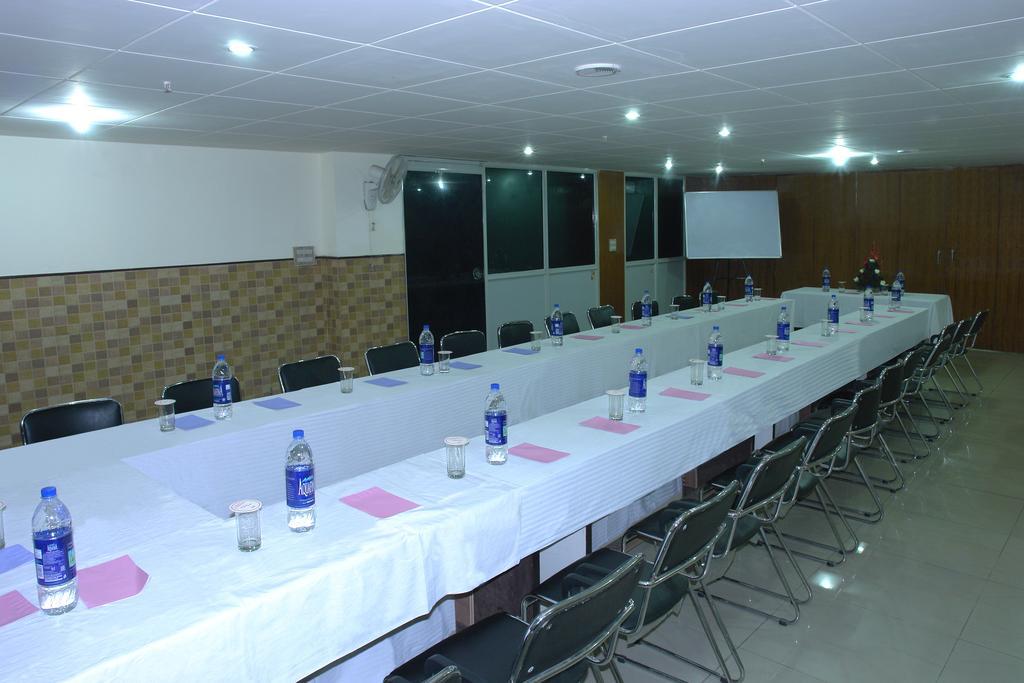Hotel Karat 87 Inn New Delhi Exterior photo