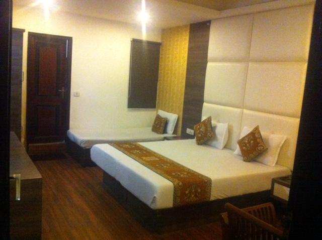 Hotel Karat 87 Inn New Delhi Exterior photo