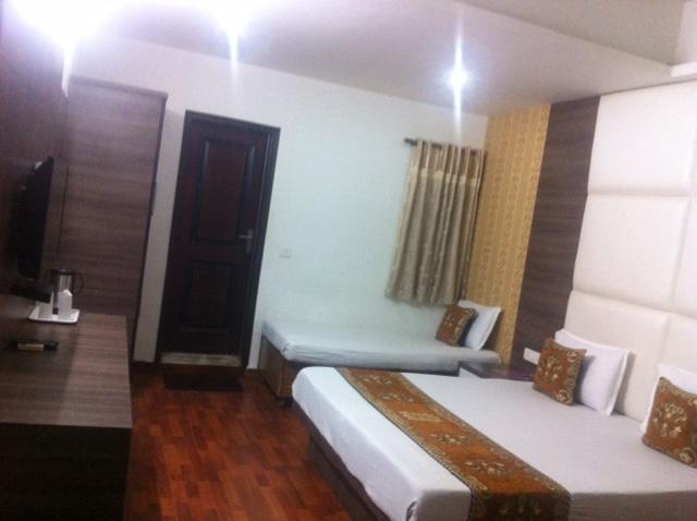 Hotel Karat 87 Inn New Delhi Exterior photo
