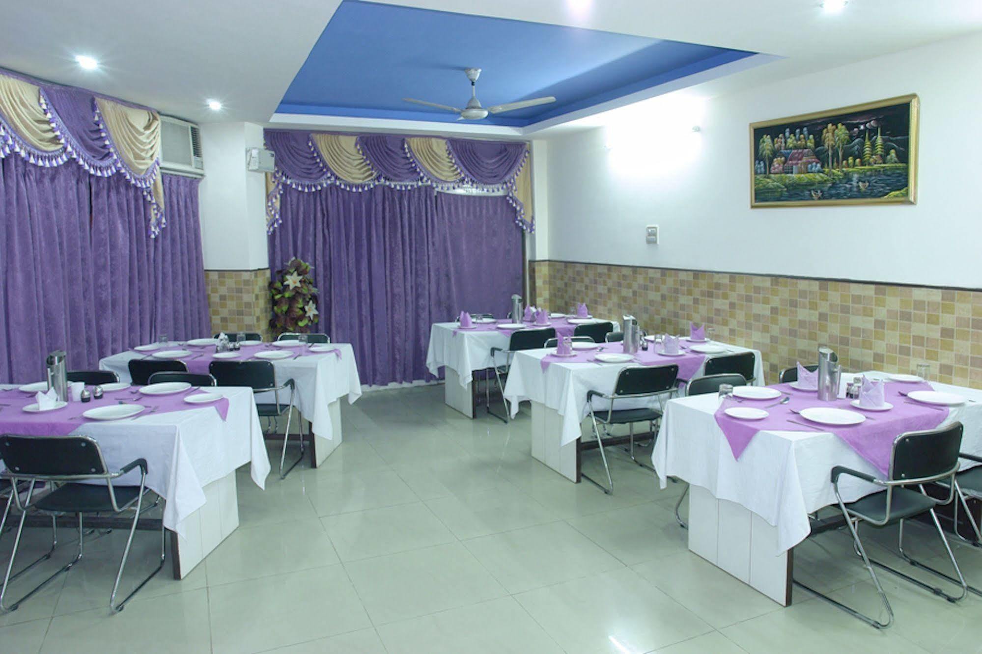 Hotel Karat 87 Inn New Delhi Exterior photo